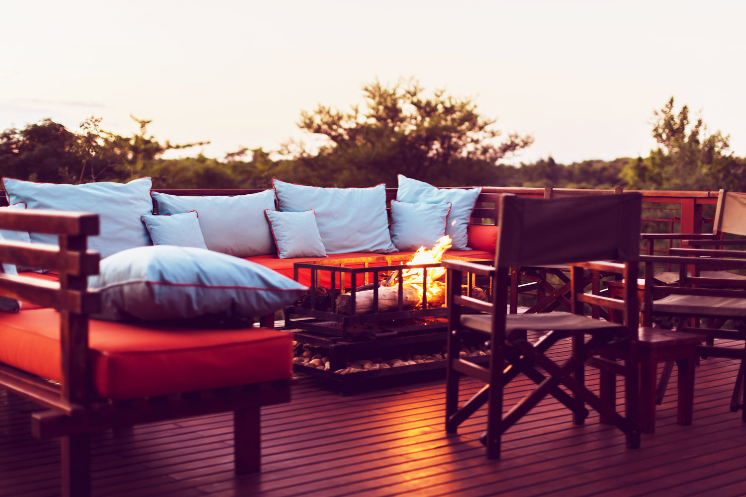 5 Benefits of Outdoor Fireplaces